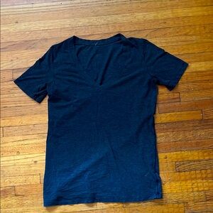 lululemon love tee, size 6.